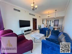 شقة فاخرة بثلاث غرف نوم وصالة مع غرفة للخادمة، مطلة على البحر