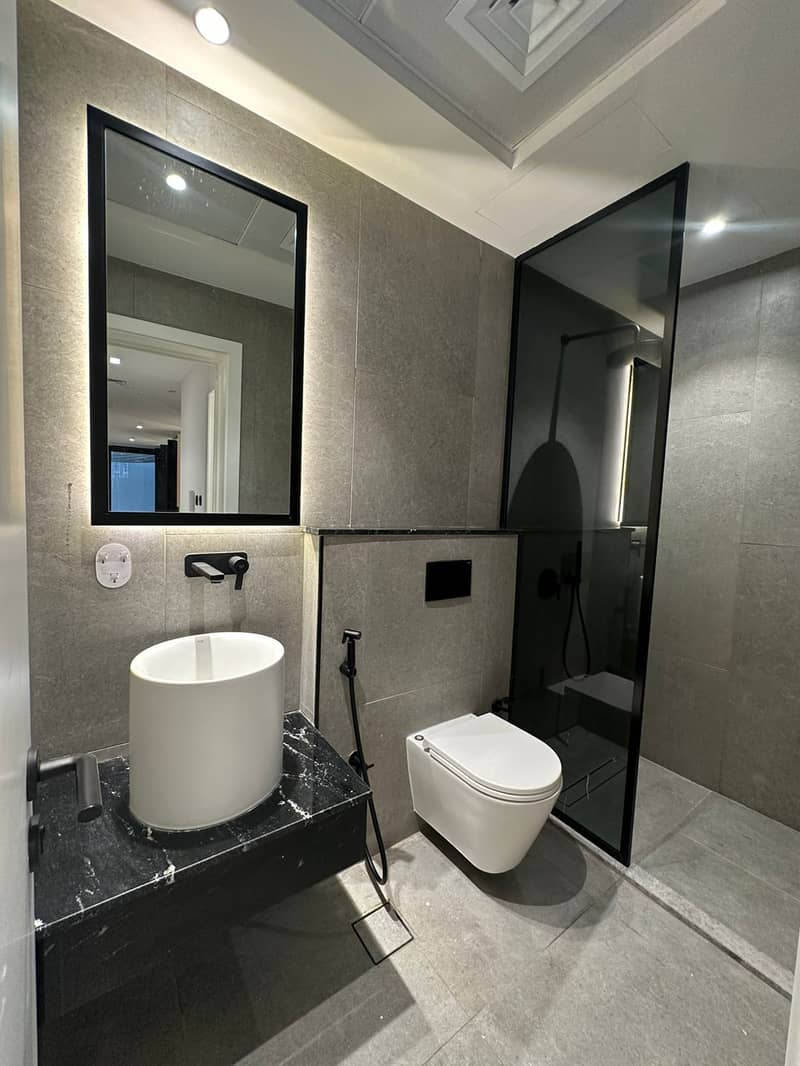 5 Bathroom. jpeg