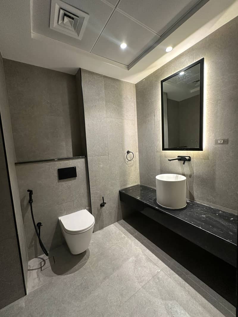 6 Bathroom 3. jpeg
