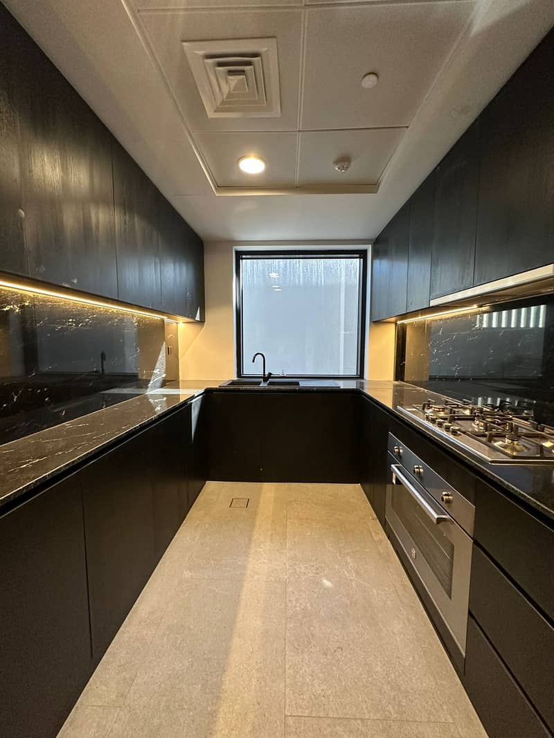 10 Kitchen 2. jpeg