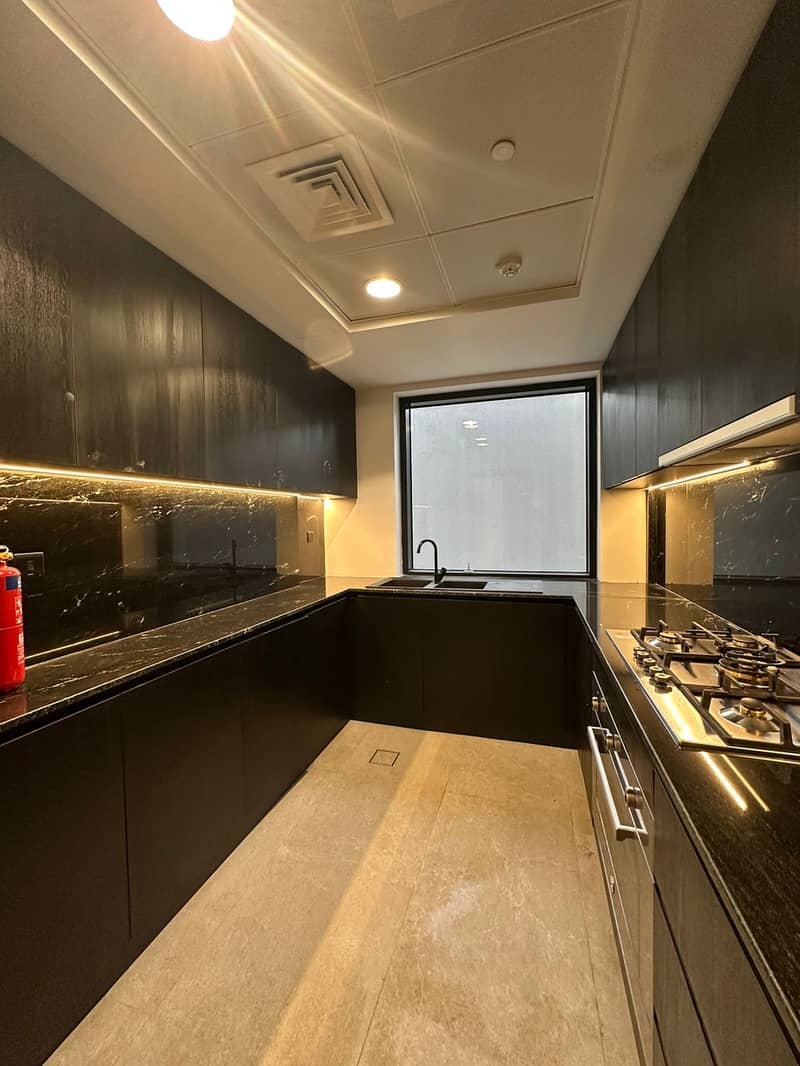 11 Kitchen. jpeg