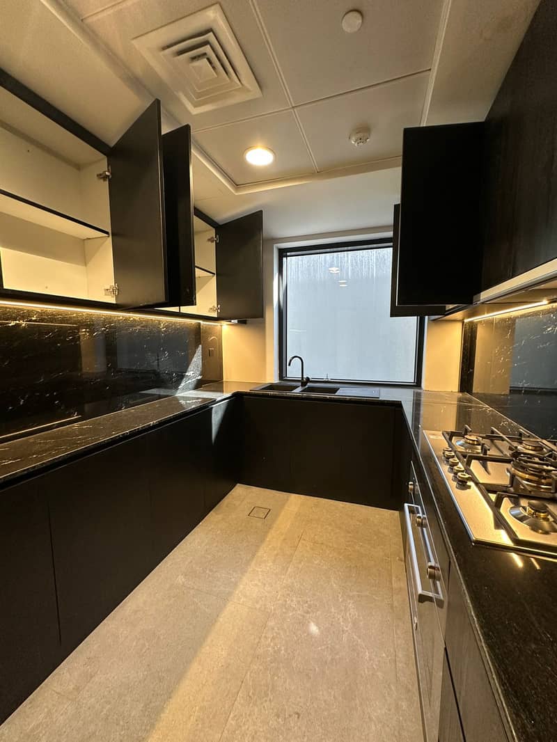 12 Kitchen 1. jpeg