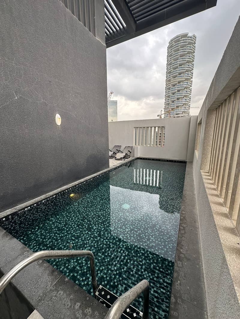 17 Private Pool 1. jpeg