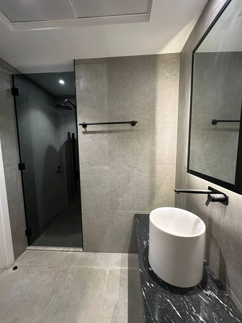 3 Bathroom 1. jpeg