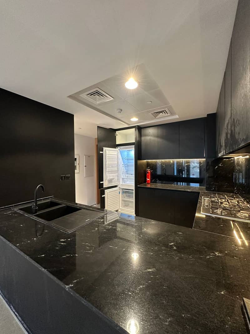 4 Kitchen 1. jpeg