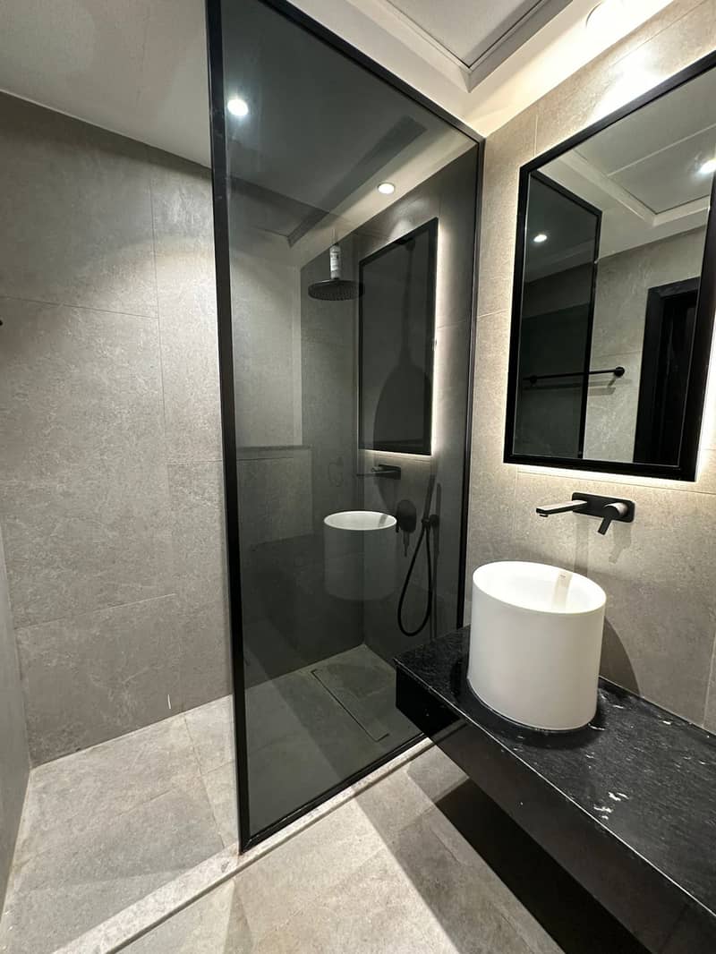 9 Bathroom 1. jpeg