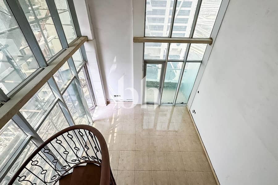 Rare Corner Duplex | Double Height Windows | Loft - Image 4