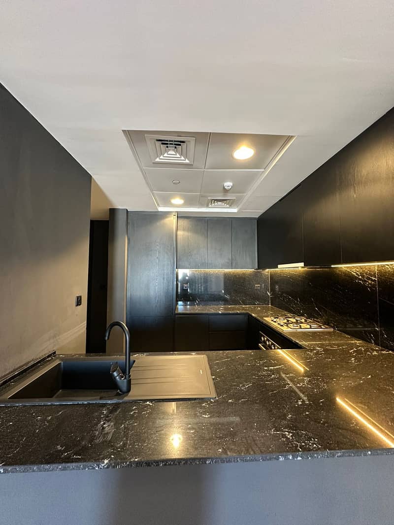 6 Kitchen 1. jpeg