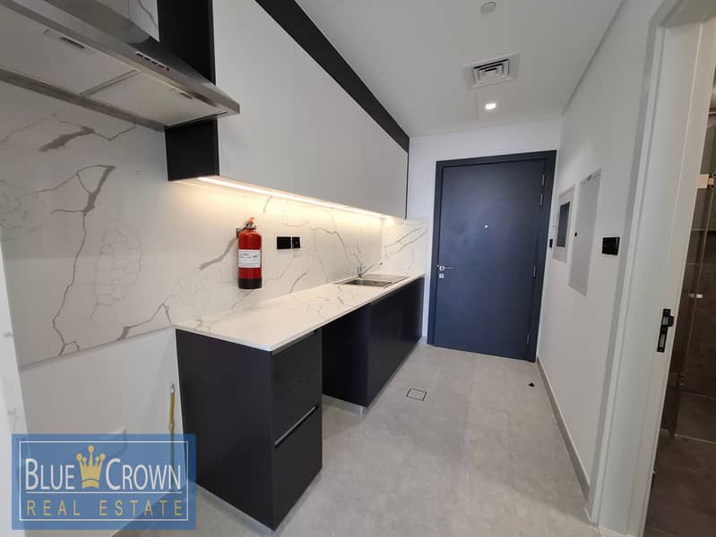 Near Metro,Mall:Europian Choice:Luxurious:Spacious:All Aminities - Image 8