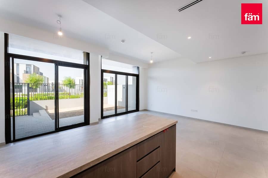 Ready To Move 3 Beds Close To The Park And Pool - Image 16