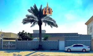 Like new 5 bedroom villa for sale small garden parking hall separate Majlis Maid room just 1.3m