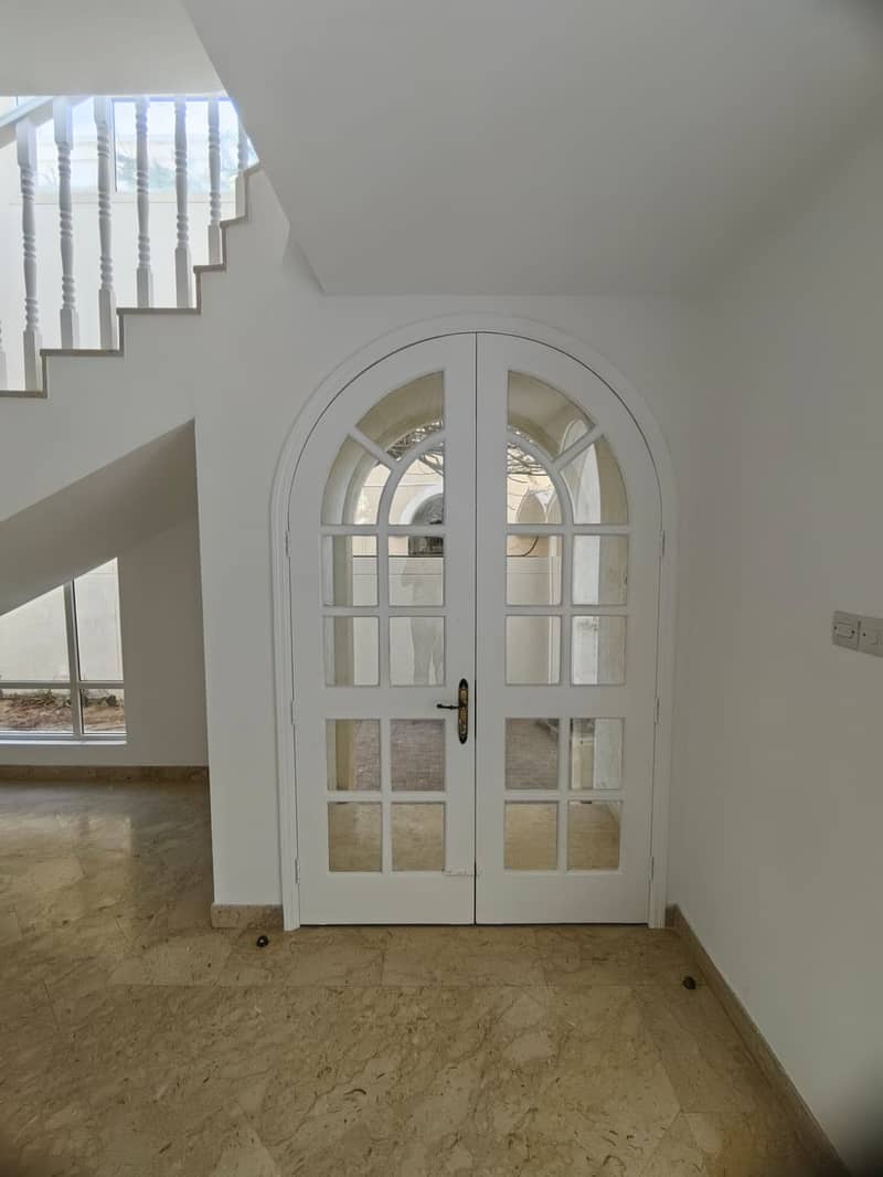 In AL MANARA DUBAI ADJACENT TO SHEIKH ZAID ROAD A Nice INDEPENDENT 5 BEDROOMS with 2 HALL VILLA available for RENT