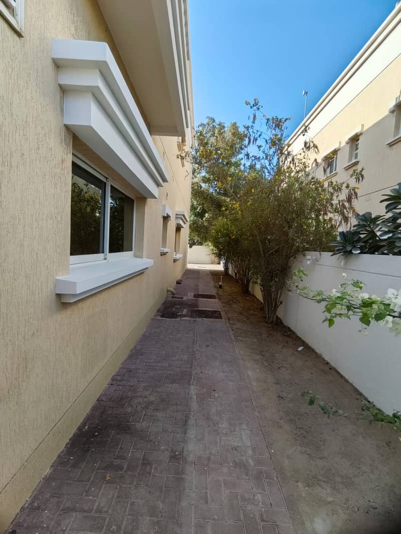 In AL MANARA DUBAI ADJACENT TO SHEIKH ZAID ROAD A Nice INDEPENDENT 5 BEDROOMS with 2 HALL VILLA available for RENT - Image 19