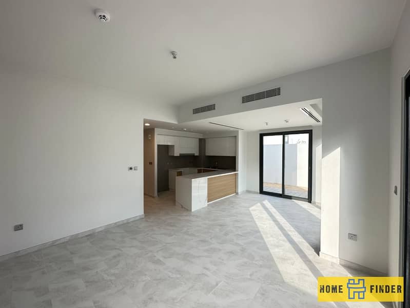 CORNER UNIT | READY TO MOVE-IN | CLOSE TO AMENITIES