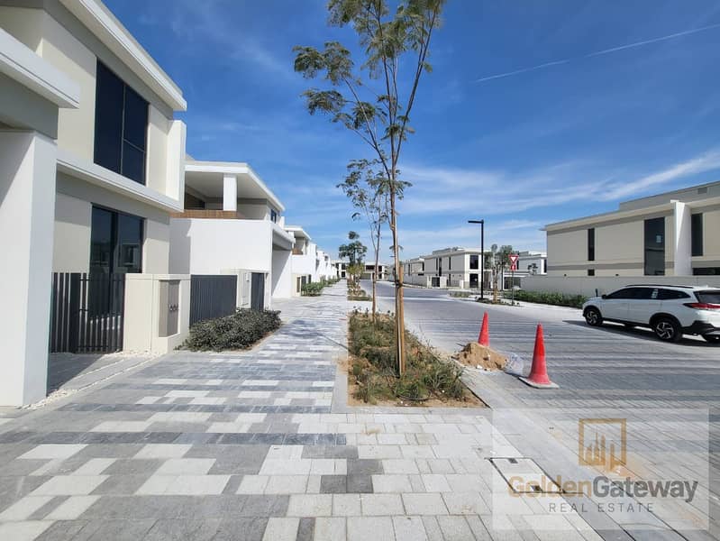 4 BR | Single row | Near Amenities - Image 7