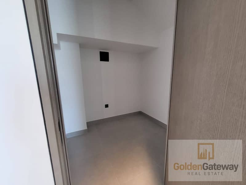 4 BR | Single row | Near Amenities - Image 9