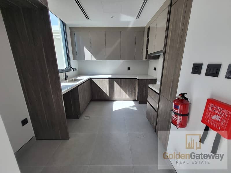 4 BR | Single row | Near Amenities - Image 12