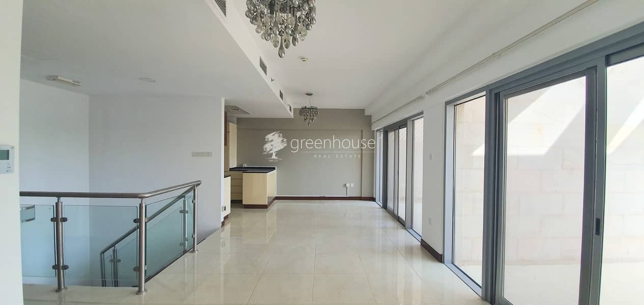 Bright and Large 2 Bed Duplex + Maid Room + Laundry in Villa Myra