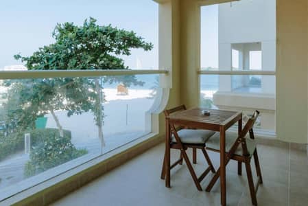 1 Bedroom Flat for Rent in Palm Jumeirah, Dubai - balcony. jpg