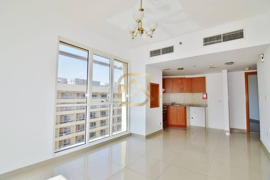 Live by the Water 1-Bedroom | Multiple chqs