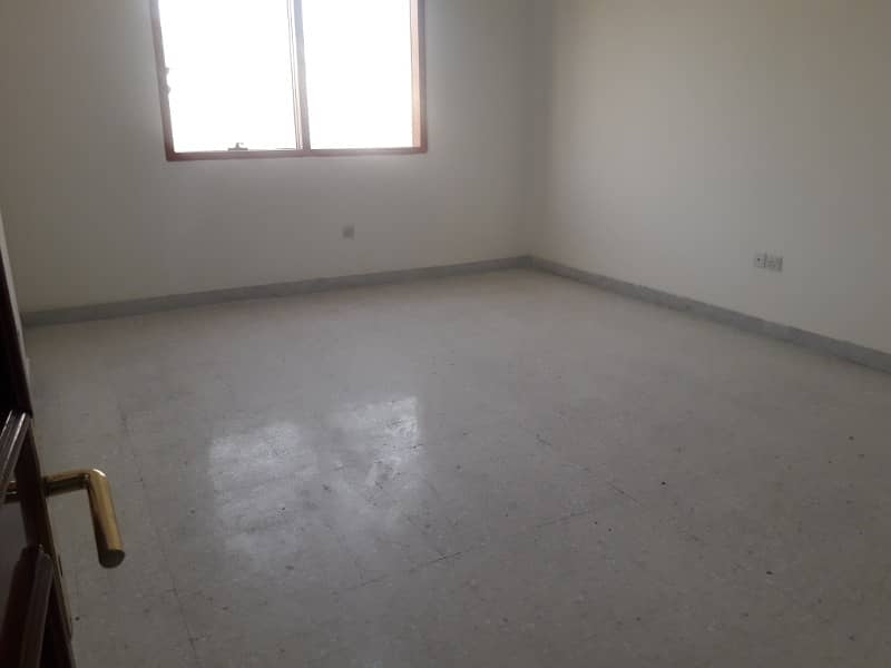 nice and big 2br in Musafah, 2bathroom, balcony in good condition.