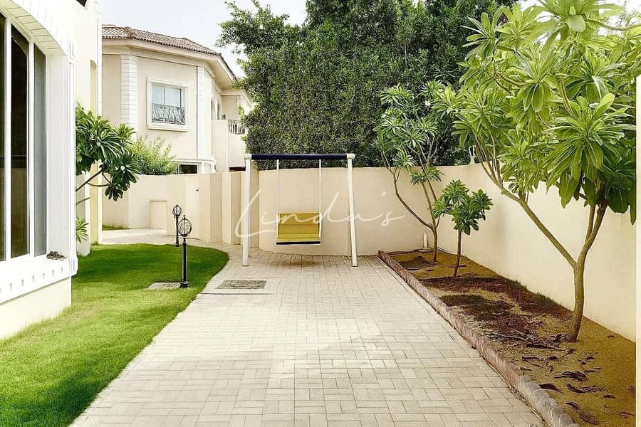 Stunning Villa | Close to Beach | Shared Pool Gym