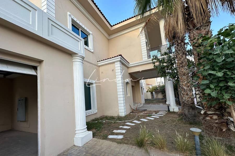 Stunning Villa | Close to Beach | Shared Pool Gym