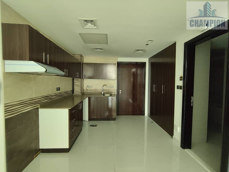 ICONIC BUILDING - ROUND ABOUT VIEWS - GOOD ROI % - NEAR TO UNION PARK