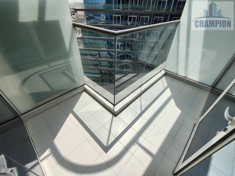 ICONIC BUILDING - ROUND ABOUT VIEWS - GOOD ROI % - NEAR TO UNION PARK