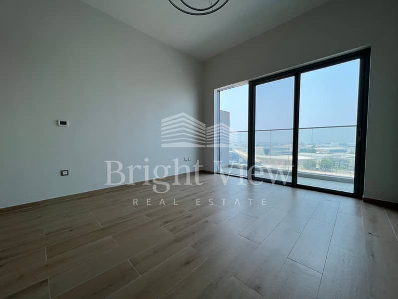 SEMI FURNISHED STUDIO CHILLER FREE ROAD FACING