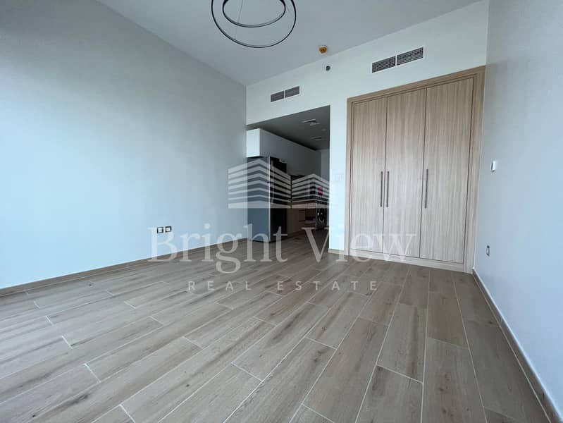 SEMI FURNISHED STUDIO CHILLER FREE ROAD FACING - Image 6