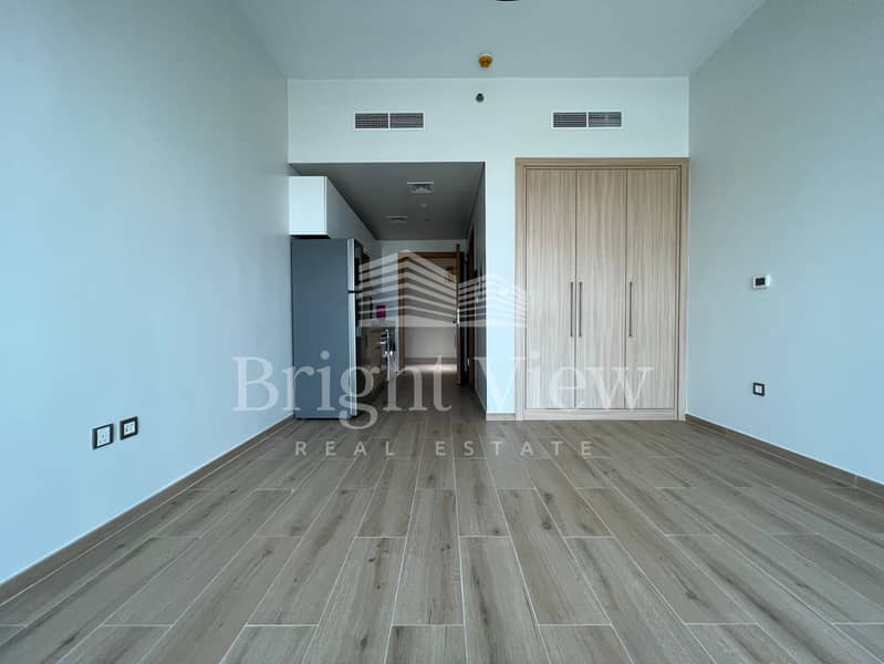 SEMI FURNISHED STUDIO CHILLER FREE ROAD FACING - Image 7