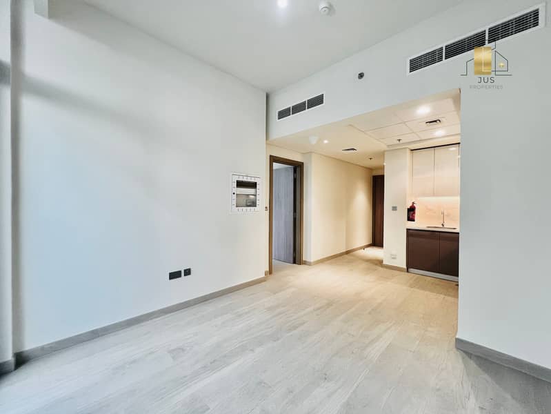 POOL AMENITIES VIEW - NO CONSTRUCTION VIEW - CHILLER FREE - READY TO MOVE - Image 9