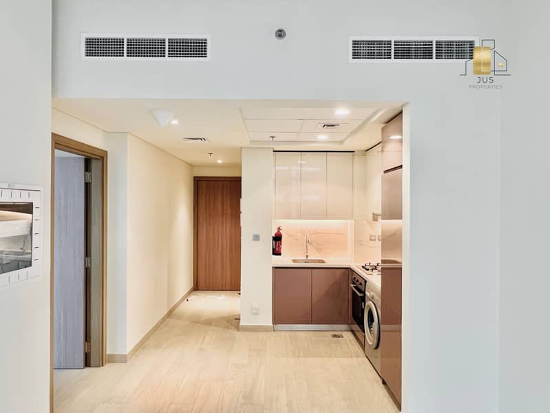 POOL AMENITIES VIEW - NO CONSTRUCTION VIEW - CHILLER FREE - READY TO MOVE - Image 10