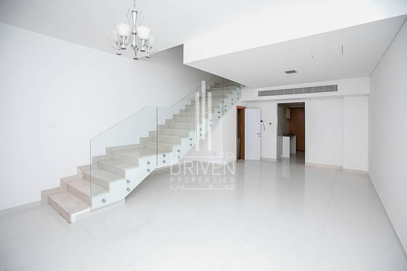 Huge-Layout Townhouse | Excellent Location Huge-Layout Townhouse | Excellent Location
