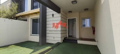 فيلا مكوّنة من 3 غرف نوم للإيجار في خزام، معيشة واسعة ومريحة.