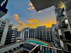 Brand new // Ready to move // Pool view // Kitchen appliances