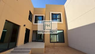 منزل تاون هاوس جديد تمامًا مكون من 4غرف في زاوية الشارع متاح للإيجار