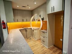 شقة ثلاث غرف دوبليكس I مفروشة جزئيا I مناسبة للعائلة I مجددة بالكامل I جاهزة للانتقال I السعر قابل للتفاوض