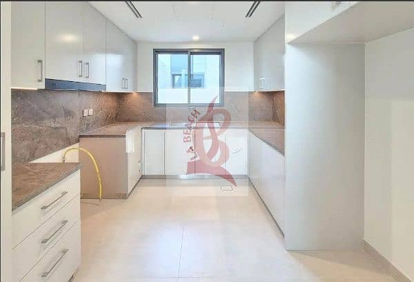 7 Kitchen 1. jpeg