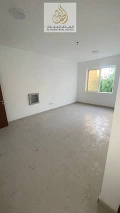 الايجار سنوي في عجمان منطقة الكورنيش قريب من دوار السفينه البنايه عائلات البنايه جديد اول سكن غرفه وصاله مع بلكونه اطلاله مع تكيف مركزي