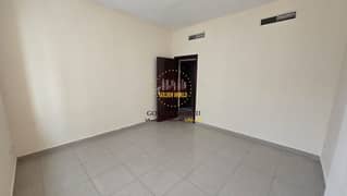 شقة غرفتين وصالة في الشارقة الخان، تكييف مركزي، حمامين، موقع قريب من مخرج دبي وجميع الخدمات، تُسلّم بعد صيانة. الإيجار 44 ألف.