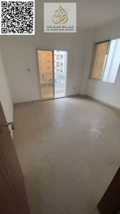 غرفه وصاله اول ساكن بكورنيش عجمان واحد حمام مع بلكونه مساحه ممتازة