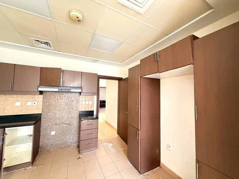 very nice 3 bedroom cedar villa for rent Dubai silicon oasis block A very close to facilities