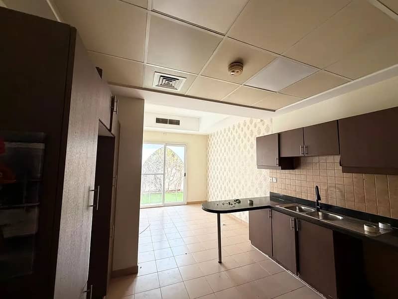 very nice 3 bedroom cedar villa for rent Dubai silicon oasis block A very close to facilities - Image 6
