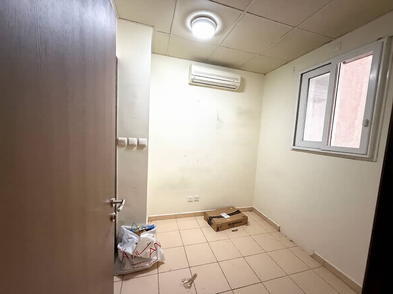 very nice 3 bedroom cedar villa for rent Dubai silicon oasis block A very close to facilities - Image 9