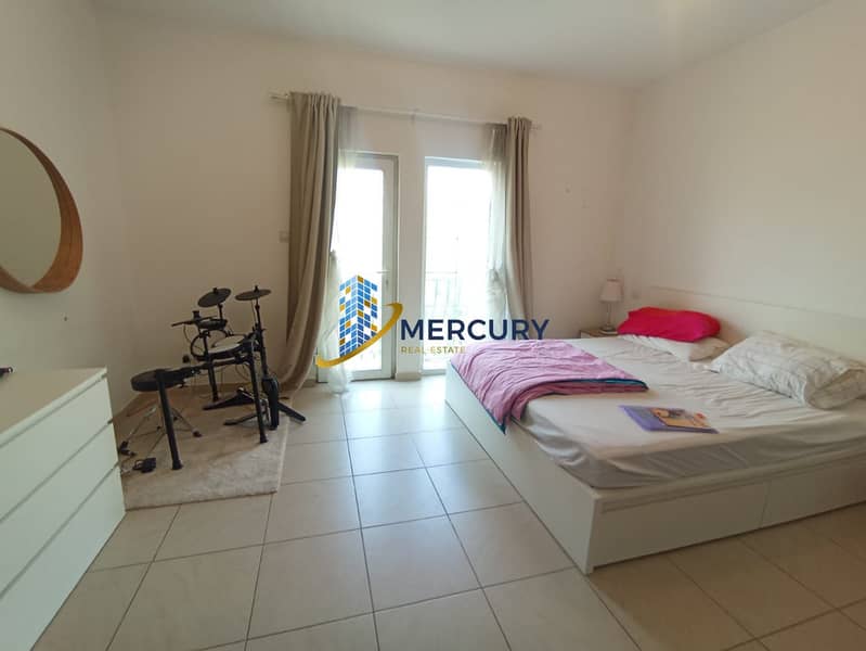 Well maintained - Large unit - close to the pool - Image 6