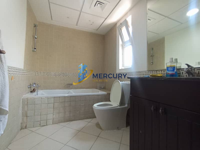 Well maintained - Large unit - close to the pool - Image 8