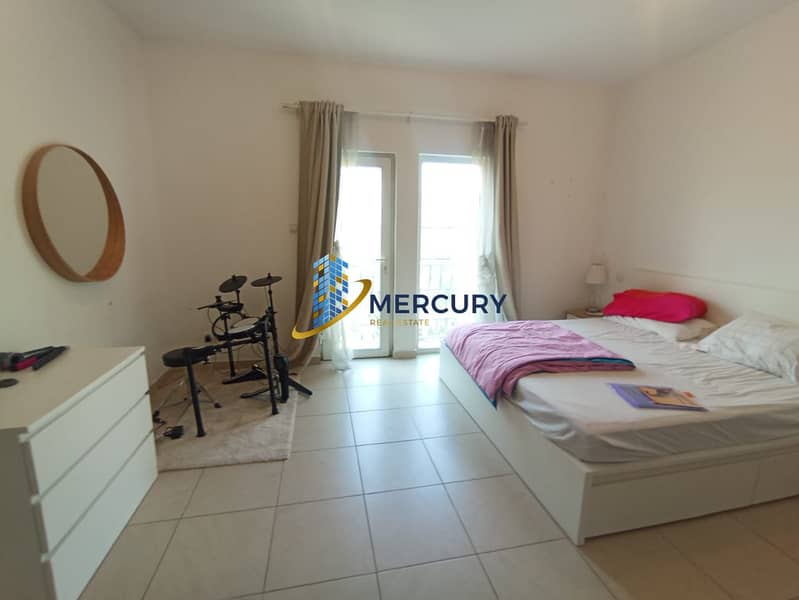 Well maintained - Large unit - close to the pool - Image 10