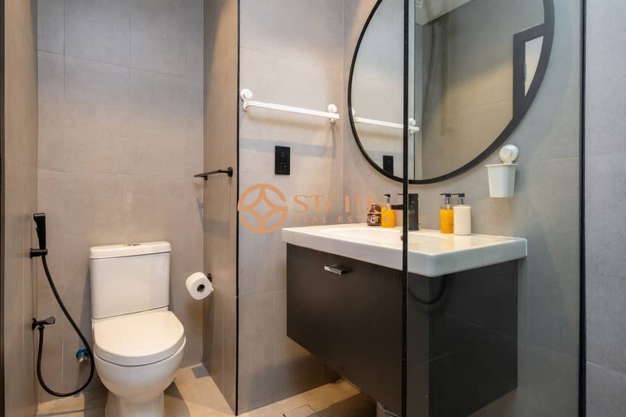 Vacant | City and Canal views | Furnishing Option - Image 9